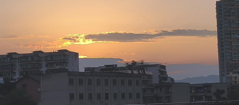 炎夏的云(图1)