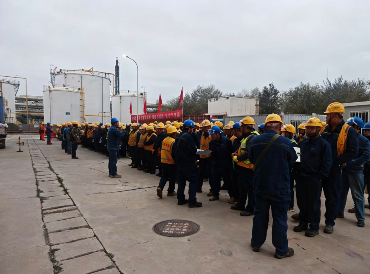 最大晨会!弘旭公司和宁大修项目部组织安全晨会(图1) 最大晨会!弘旭公司和宁大修项目部组织安全晨会(图1)